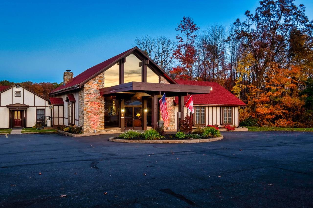 Red Roof Inn & Suites Hazleton Eksteriør billede